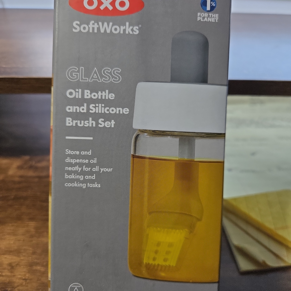 OXO SoftWorks Glass‎ Oil Bottle with White and Gray Brush Set